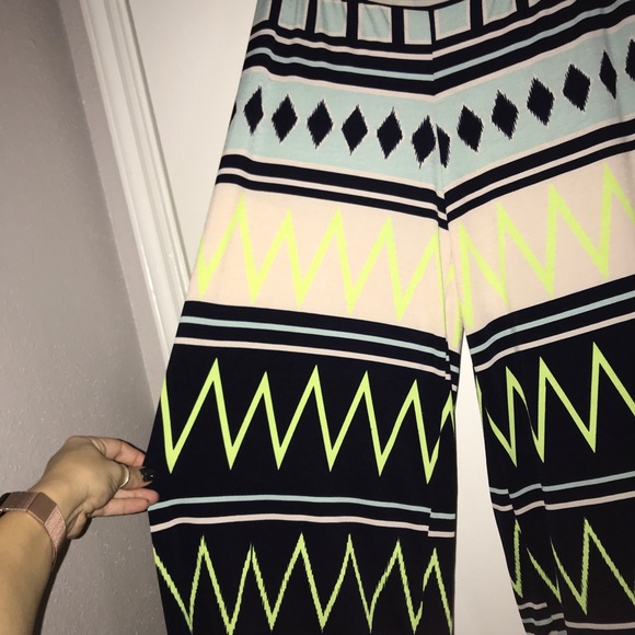 EUC Flowy printed pants - Picture 3 of 3